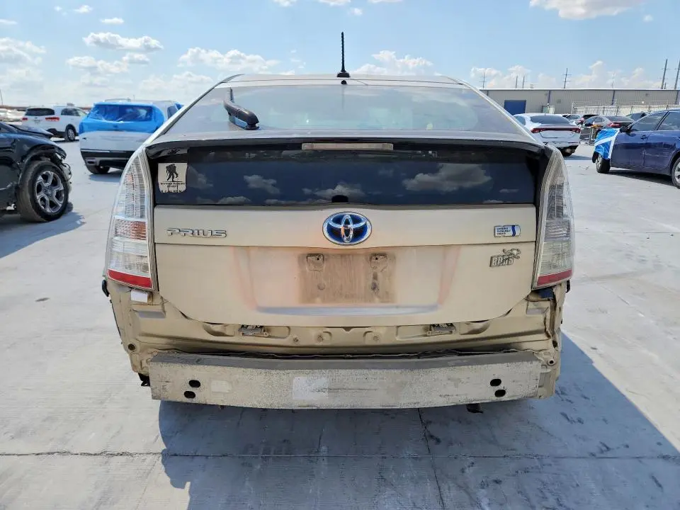 2011 TOYOTA PRIUS THREE  