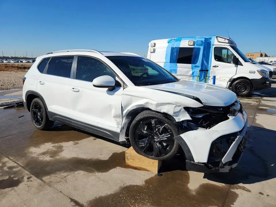 2025 VOLKSWAGEN TAOS SE  