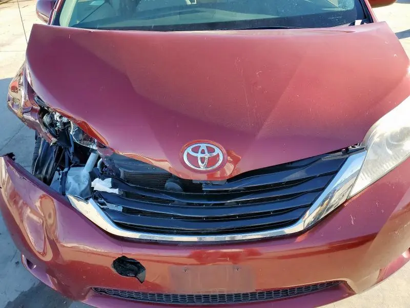 2011 TOYOTA SIENNA LE  