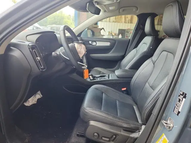 2021 VOLVO XC40 T5 MOMENTUM  