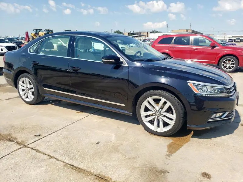 2017 VOLKSWAGEN PASSAT SE  