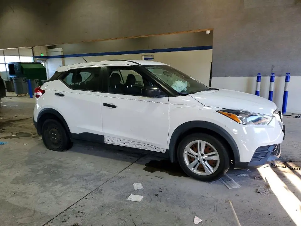 2020 NISSAN KICKS S  