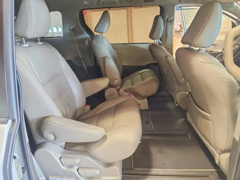 2019 TOYOTA SIENNA XLE PREMIUM 7-PASSENGER  