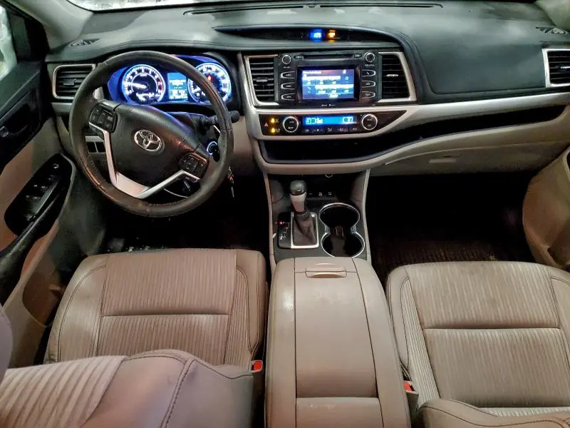 2015 TOYOTA HIGHLANDER LE  