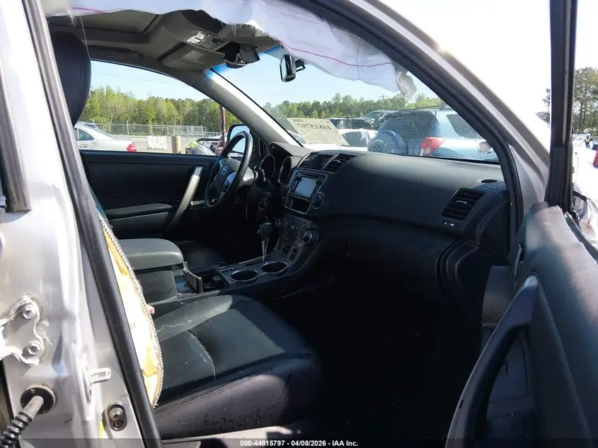 2013 TOYOTA HIGHLANDER SE V6