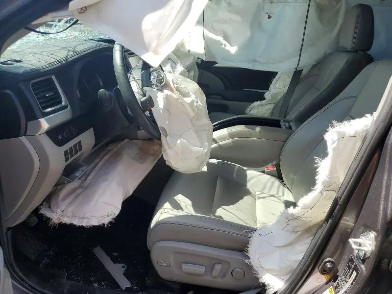 2019 TOYOTA HIGHLANDER XLE  