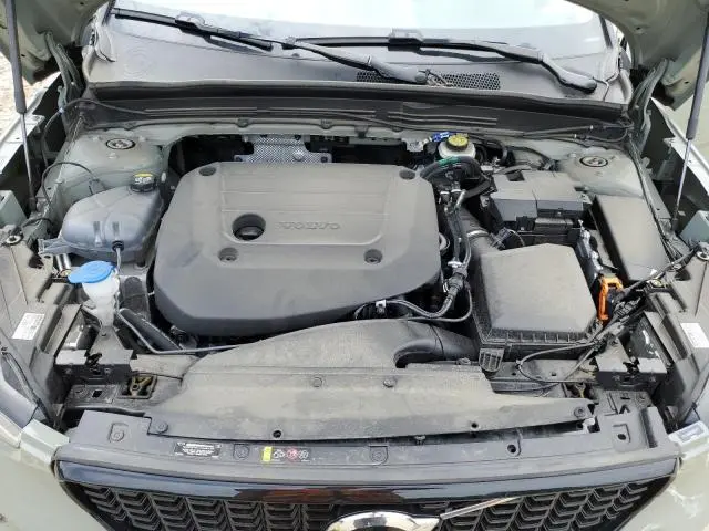 2023 VOLVO XC40 PLUS  