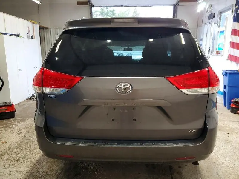 2013 TOYOTA SIENNA LE  