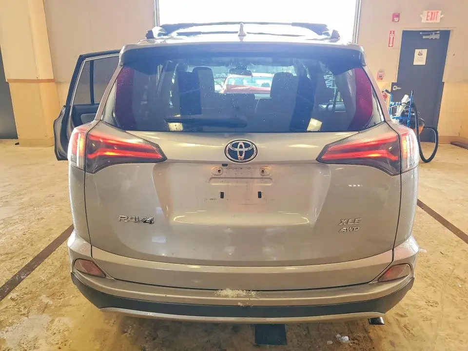 2018 TOYOTA RAV4 XLE  