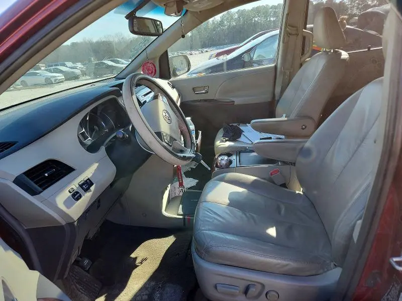 2011 TOYOTA SIENNA XLE  