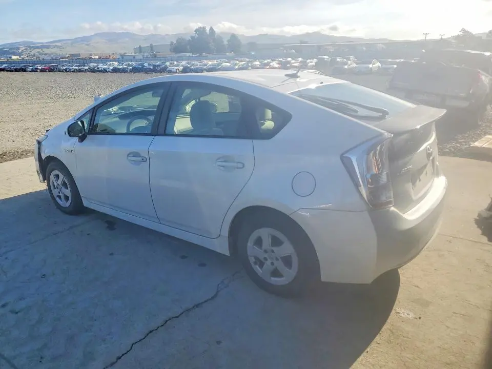 2010 TOYOTA PRIUS III  