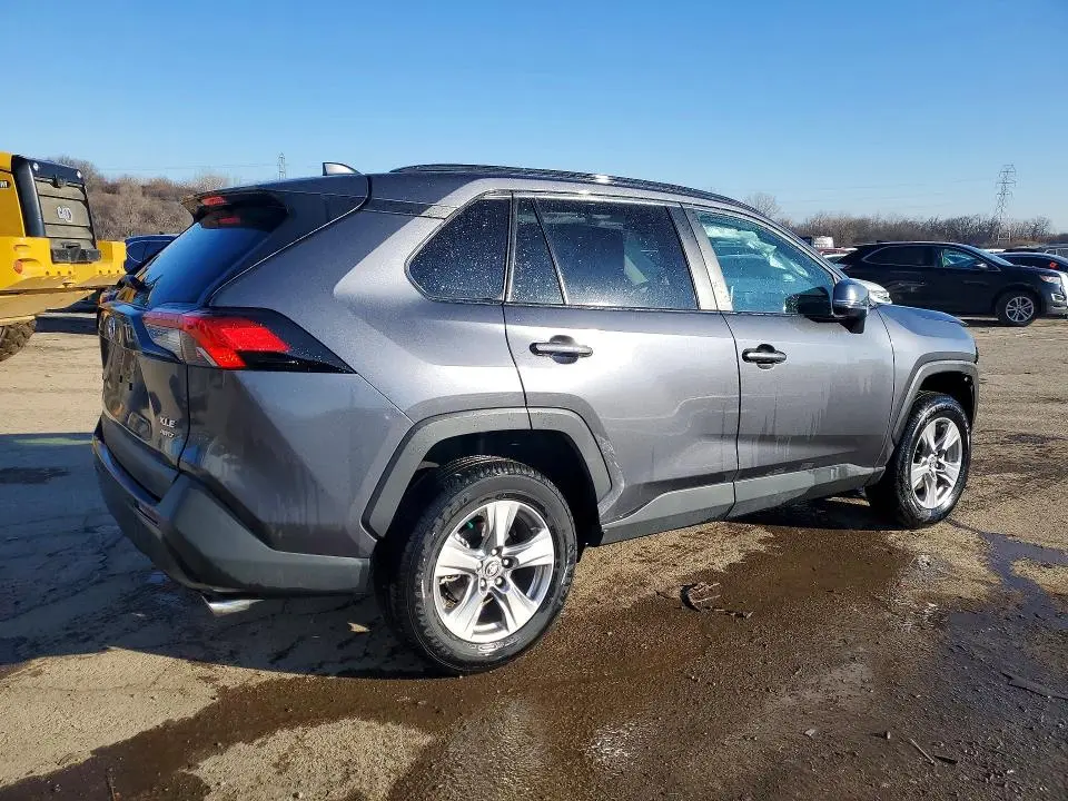 2025 TOYOTA RAV4 XLE  