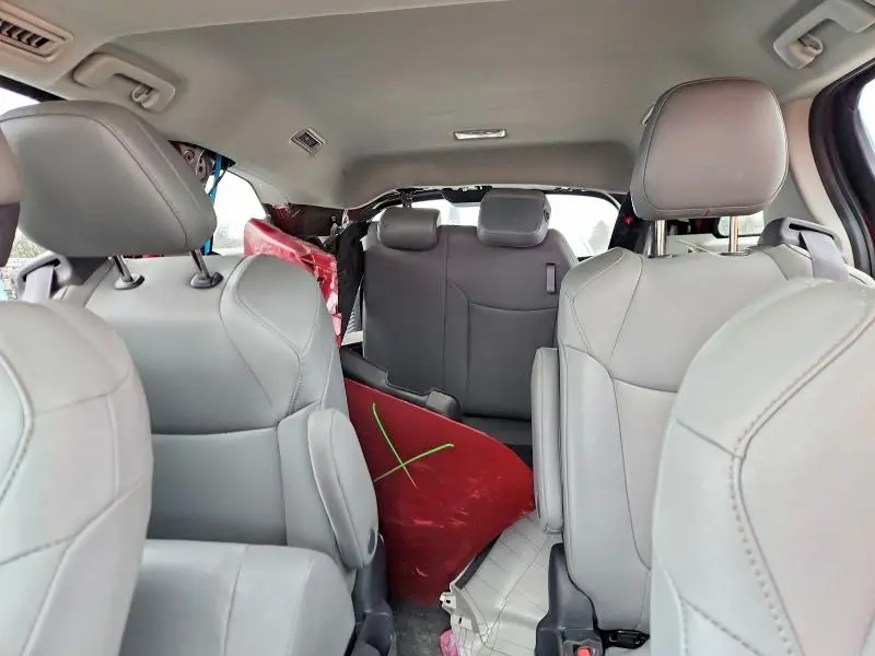 2023 TOYOTA SIENNA XLE  