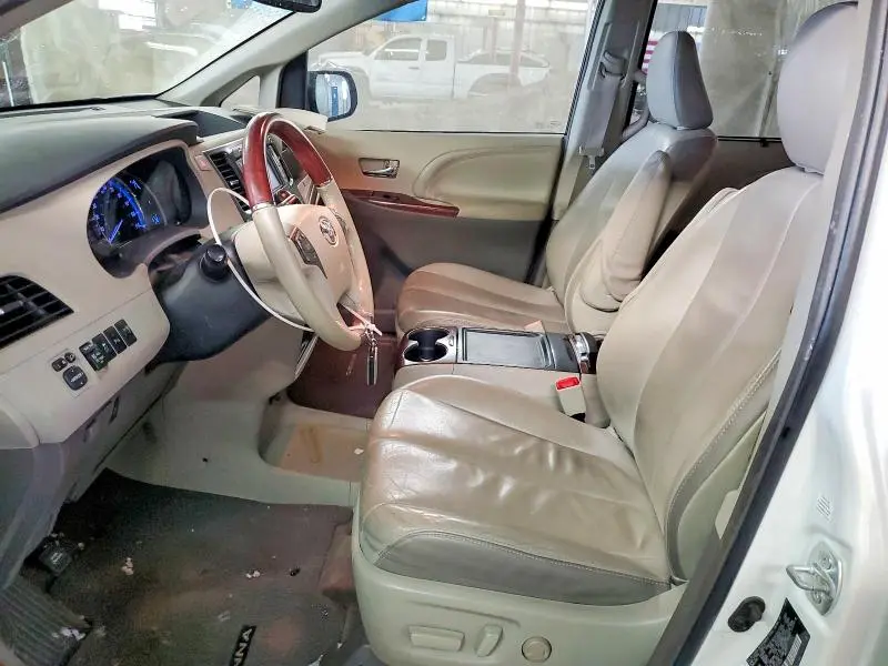 2012 TOYOTA SIENNA LIMITED PREMIUM 7-PASSENGER  