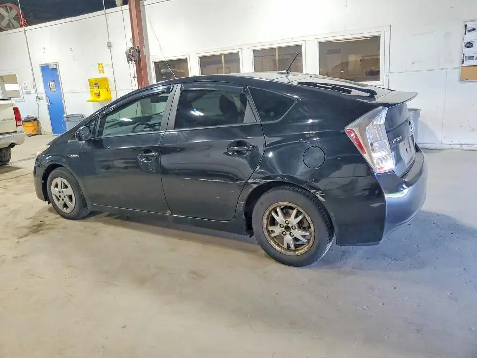 2010 TOYOTA PRIUS III  