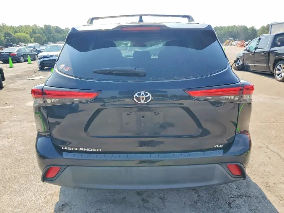 2022 TOYOTA HIGHLANDER XLE  