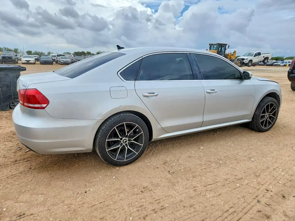 2014 VOLKSWAGEN PASSAT SE  