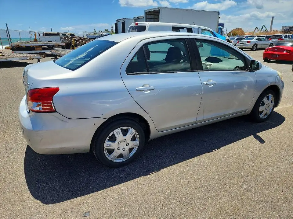 2010 TOYOTA YARIS BASE  