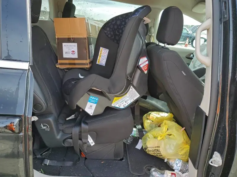 2023 CHRYSLER VOYAGER LX  