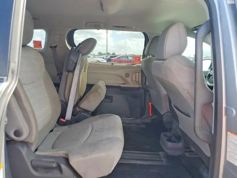 2021 TOYOTA SIENNA LE 8-PASSENGER  