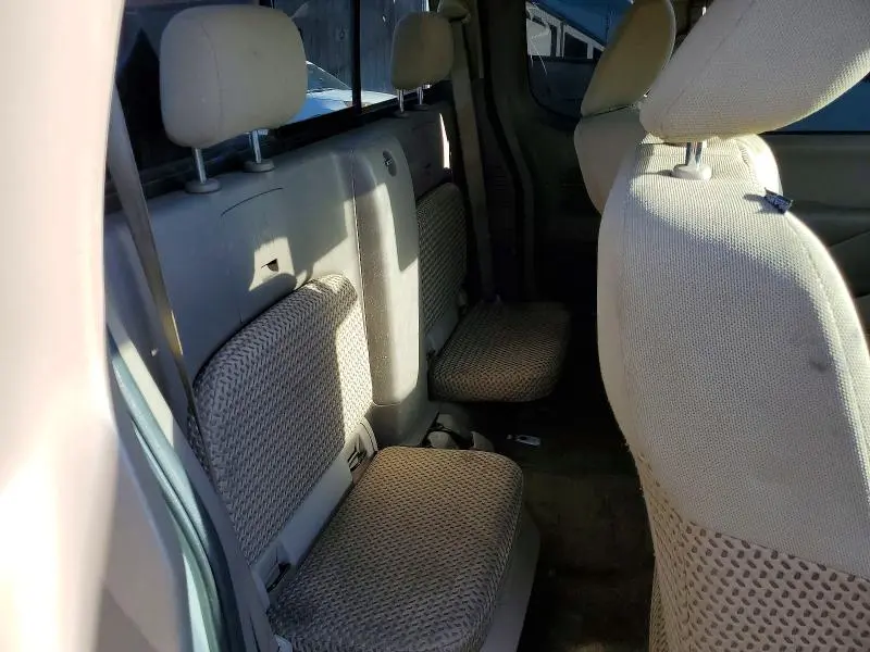 2015 NISSAN FRONTIER SV V6  