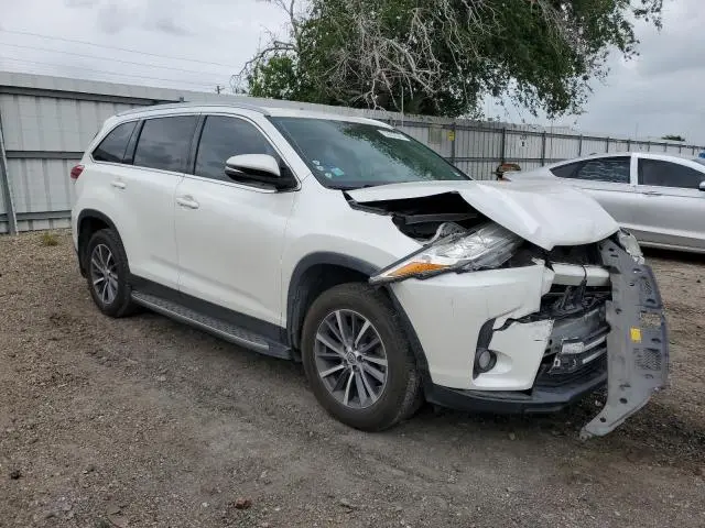 2019 TOYOTA HIGHLANDER SE  