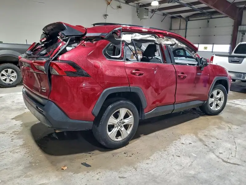 2021 TOYOTA RAV4 XLE  