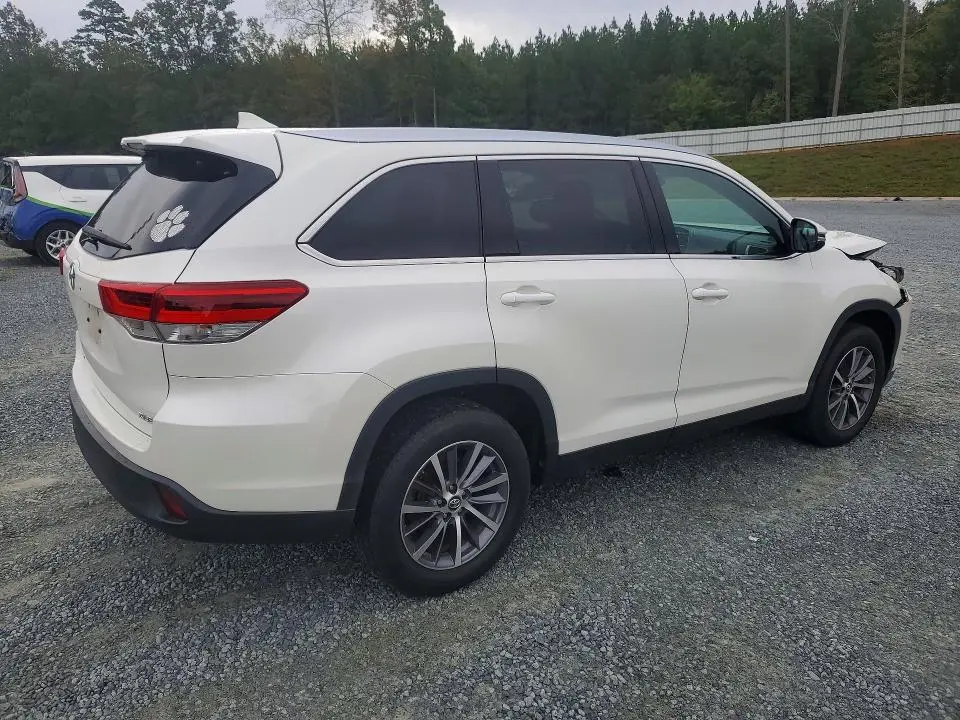 2019 TOYOTA HIGHLANDER XLE  