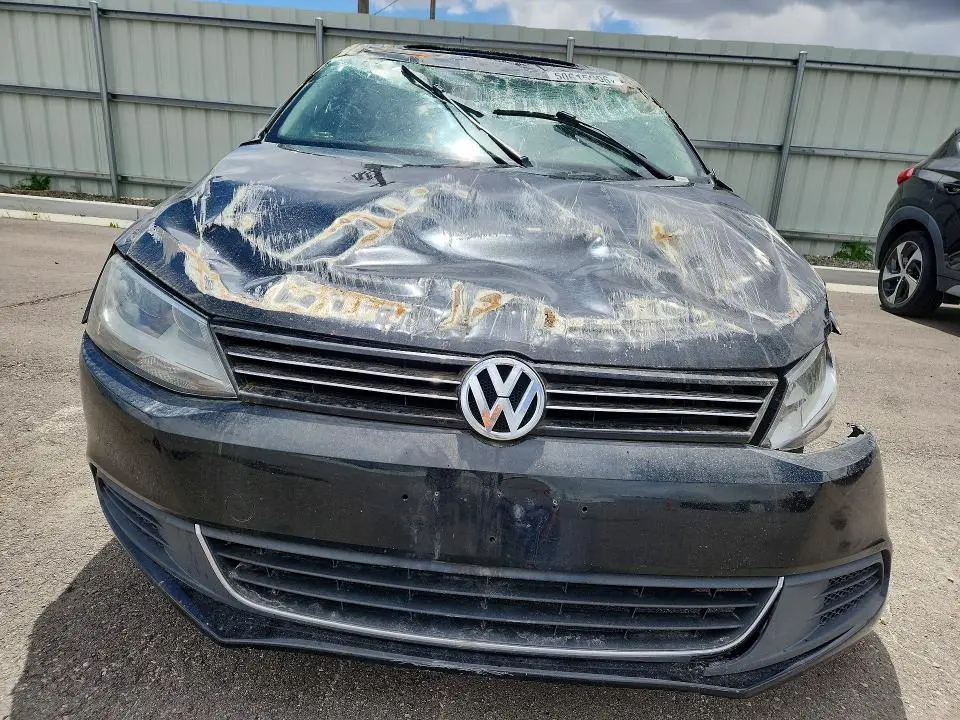 2013 VOLKSWAGEN JETTA SE  