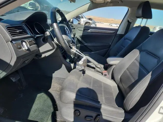 2018 VOLKSWAGEN PASSAT SE  