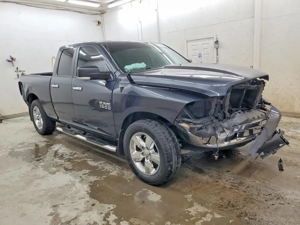 2016 RAM 1500 SLT  