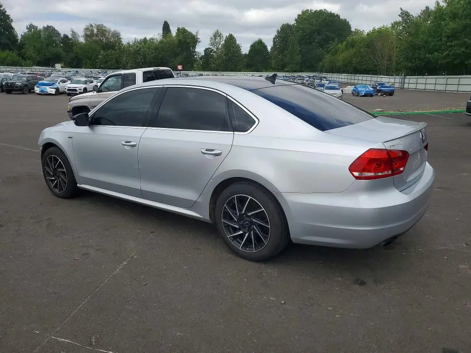 2015 VOLKSWAGEN PASSAT SE  