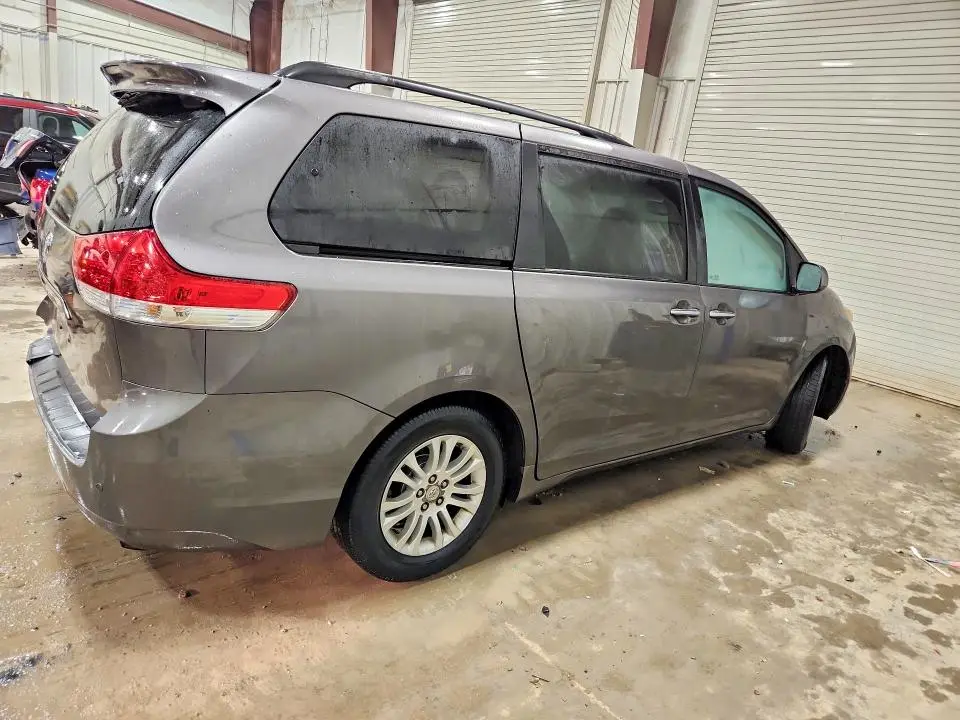 2012 TOYOTA SIENNA XLE 8-PASSENGER  