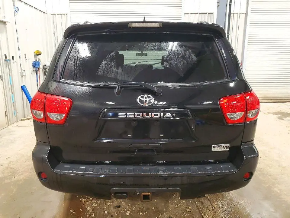 2016 TOYOTA SEQUOIA SR5  