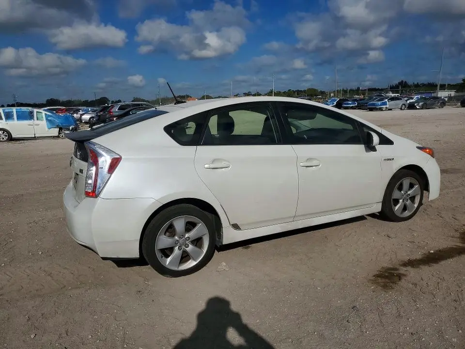2015 TOYOTA PRIUS FIVE  