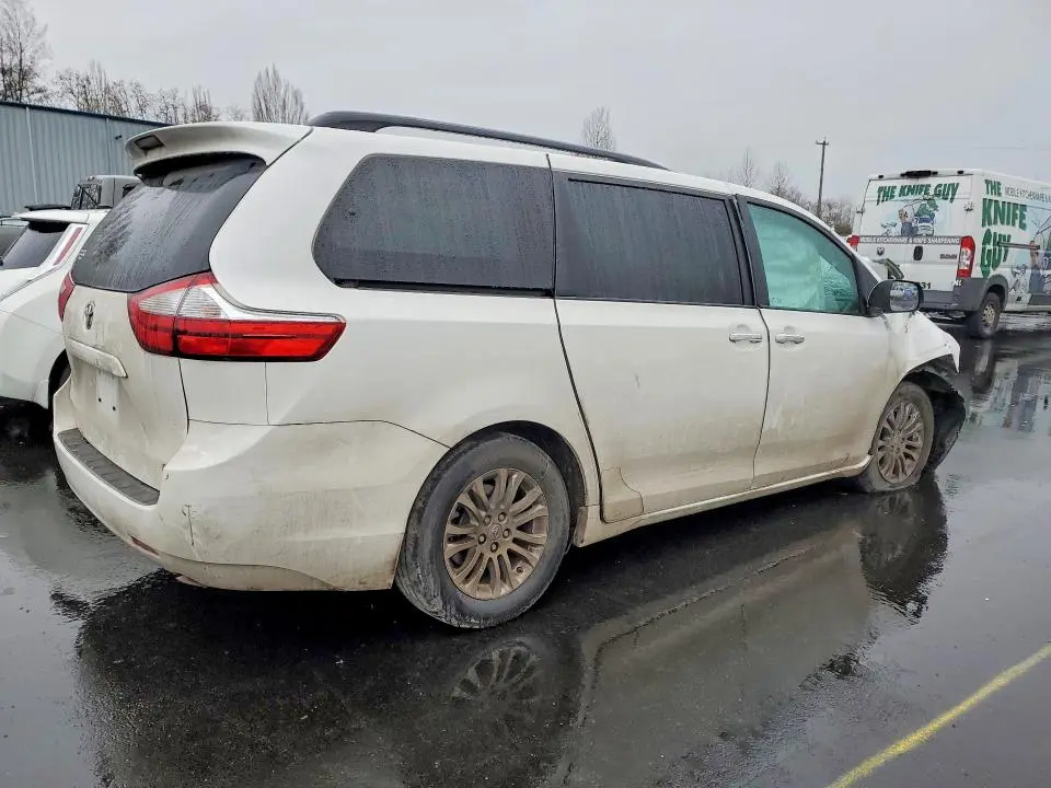 2017 TOYOTA SIENNA   