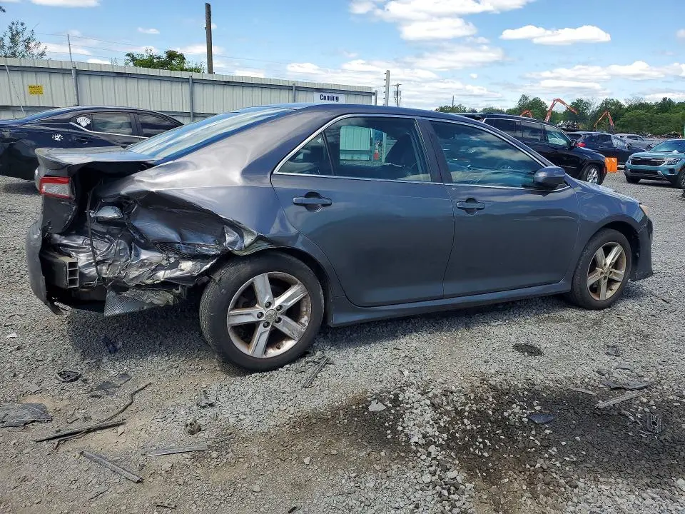 2014 TOYOTA CAMRY SE  