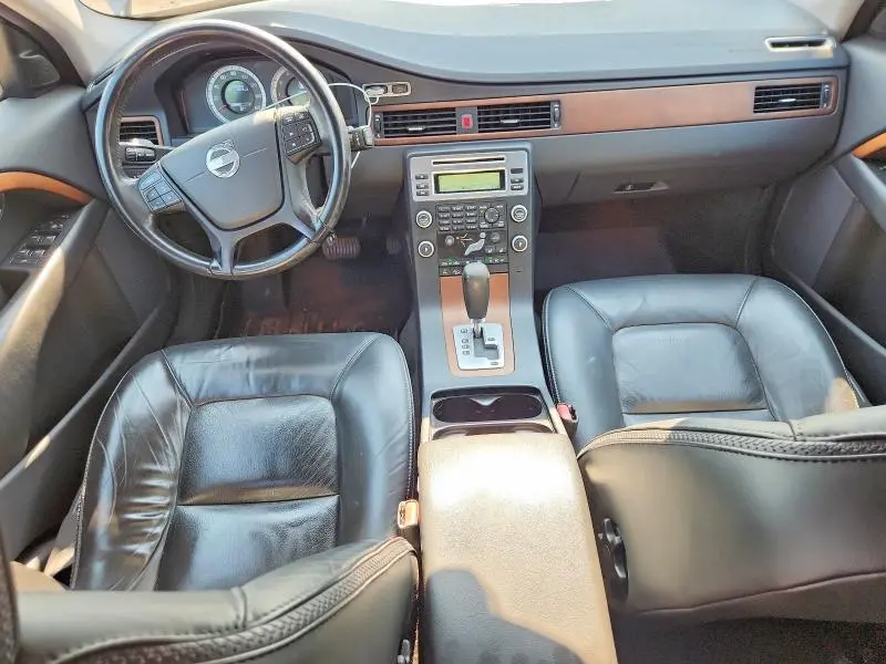 2010 VOLVO XC70 3.2  