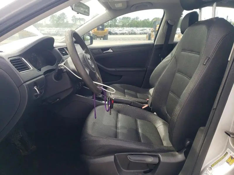 2011 VOLKSWAGEN JETTA SE  