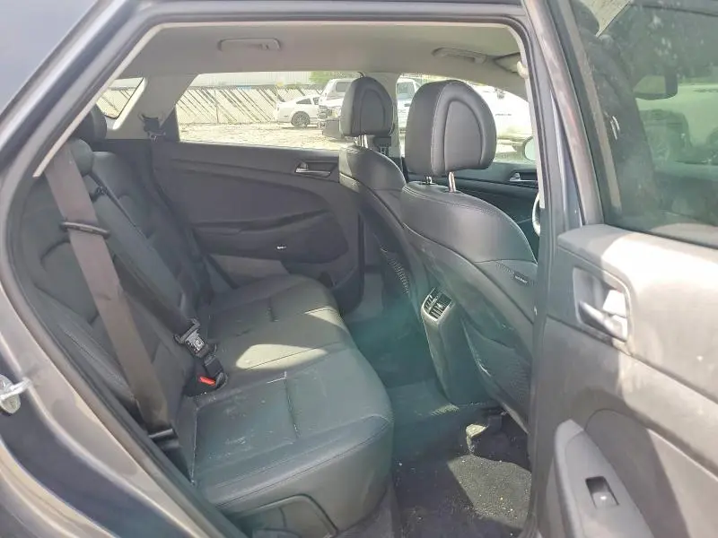 2017 HYUNDAI TUCSON SE PLUS  