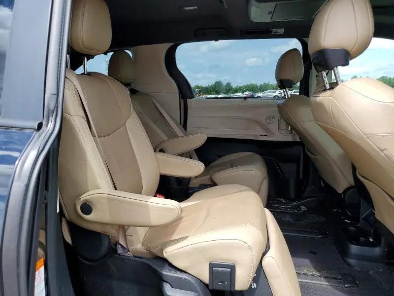 2023 TOYOTA SIENNA LIMITED 7-PASSENGER  