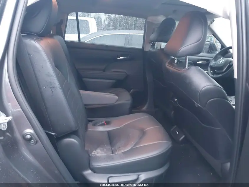 2024 TOYOTA HIGHLANDER XLE