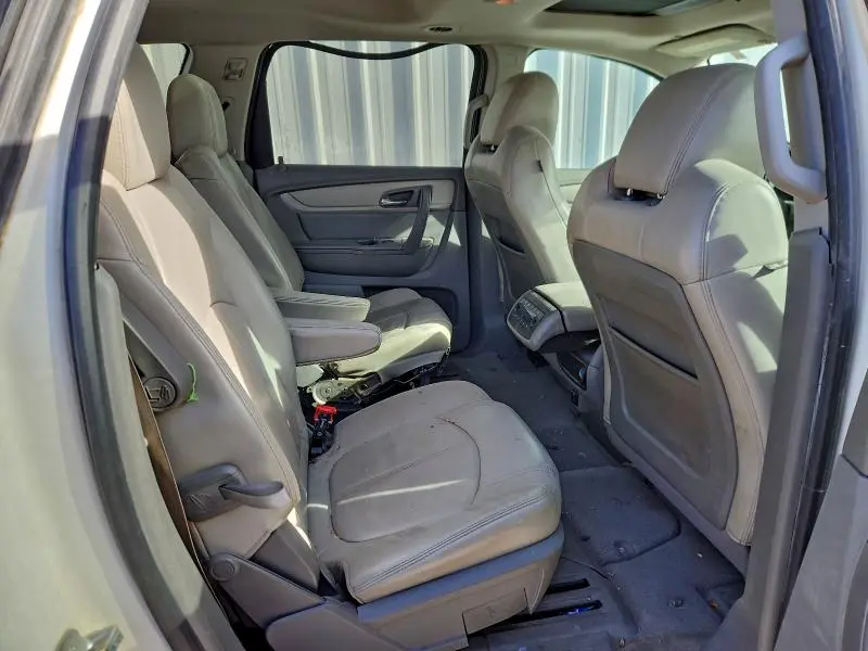 2015 CHEVROLET TRAVERSE LT  