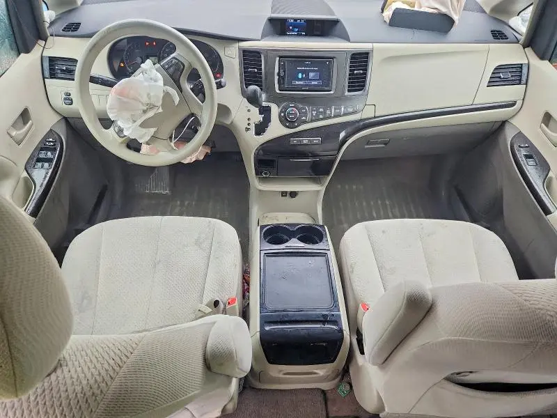 2013 TOYOTA SIENNA LE  