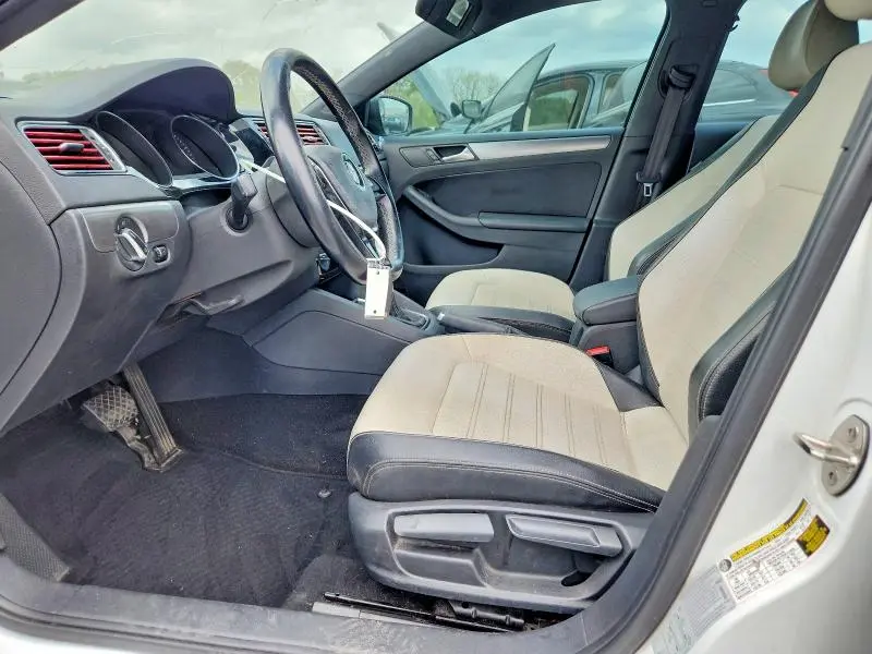 2016 VOLKSWAGEN JETTA SPORT  