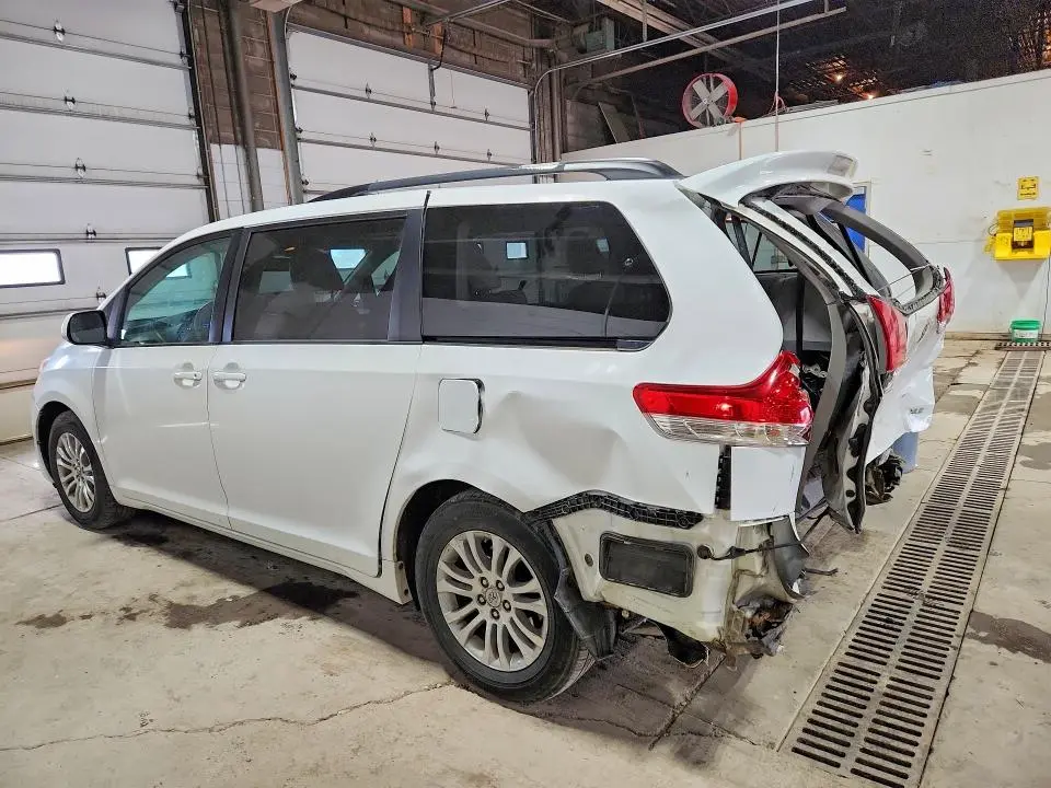 2012 TOYOTA SIENNA   