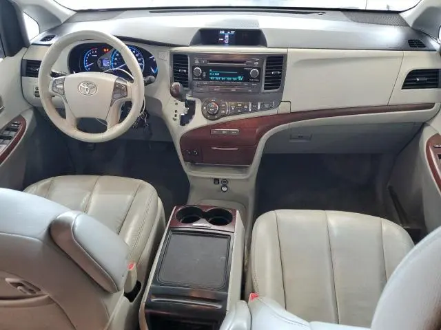 2012 TOYOTA SIENNA XLE  