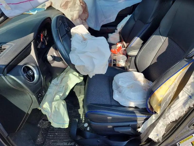 2019 TOYOTA COROLLA SE  