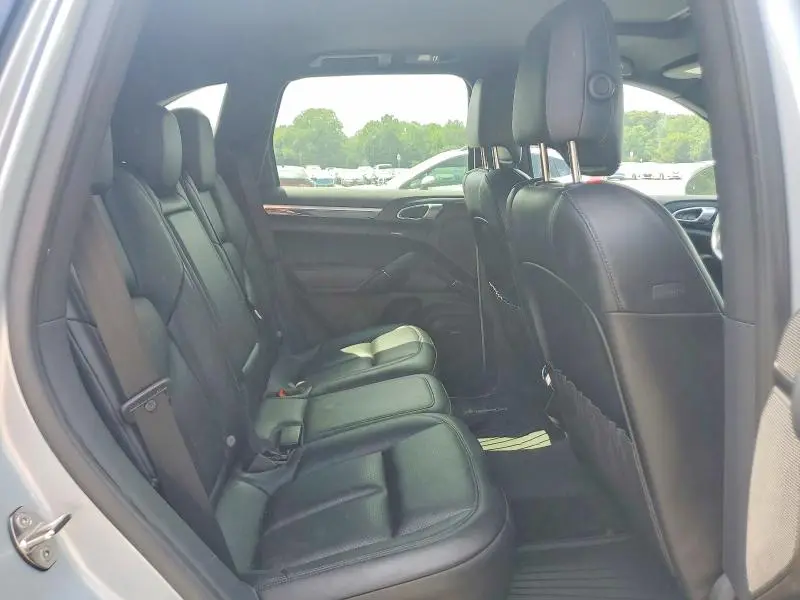 2016 PORSCHE CAYENNE   