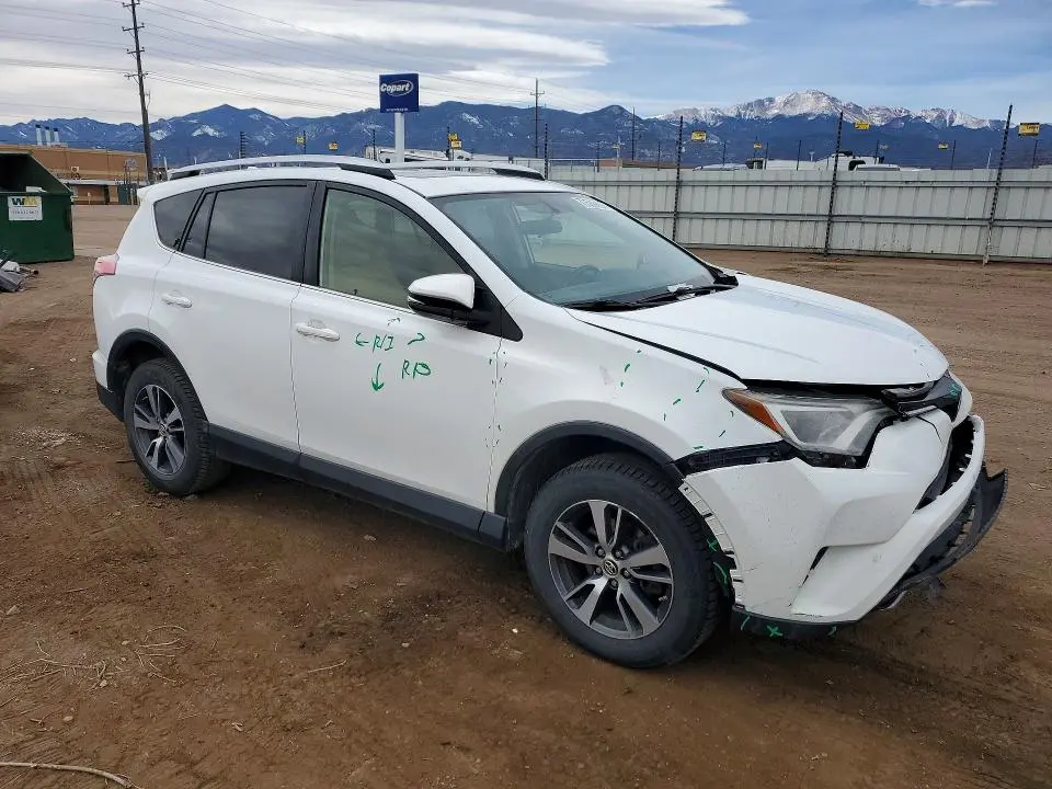 2016 TOYOTA RAV4 XLE  